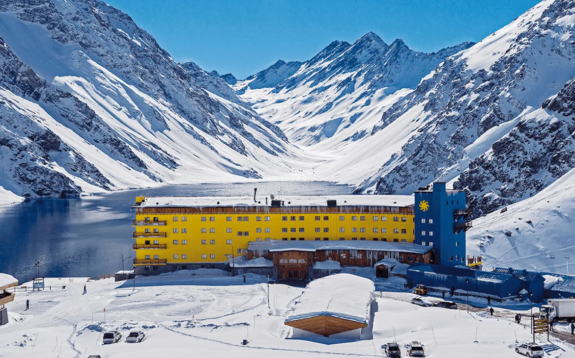 ❄️✨ ¡Vive la magia de la nieve en un increíble Tour a Portillo! ✨❄️